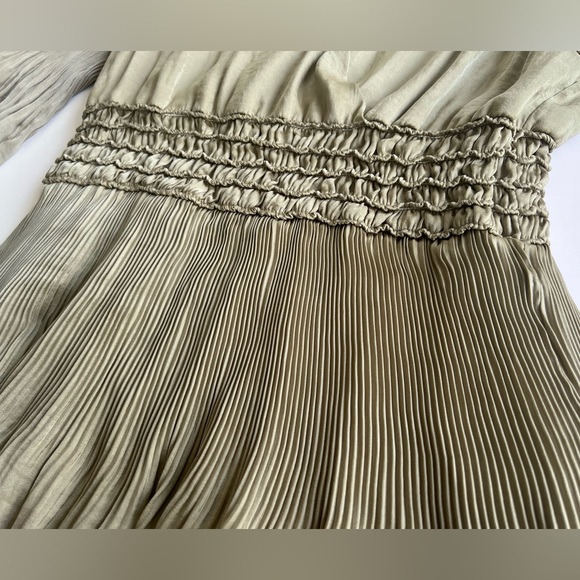 She + Sky Soft Green Long Sleeve Pleated Dress Size L - Picture 5 of 13